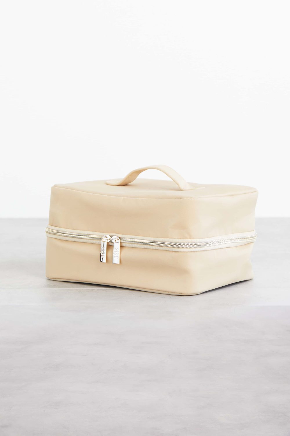 The Hanging Cosmetic Case in Beige - Image 2