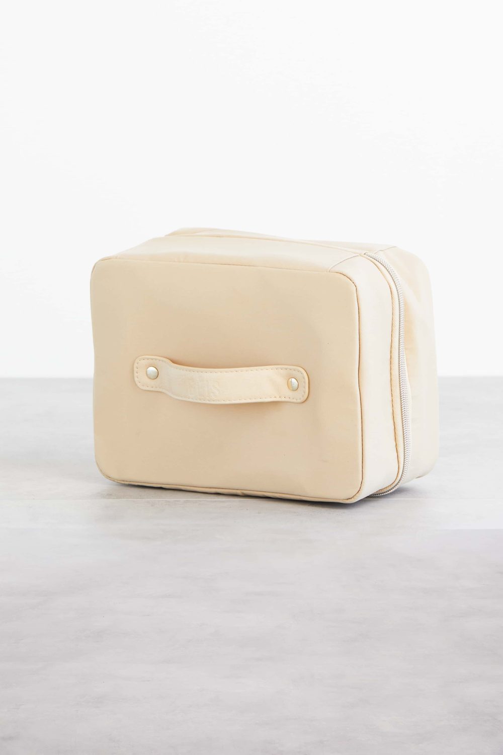 The Hanging Cosmetic Case in Beige - Image 9