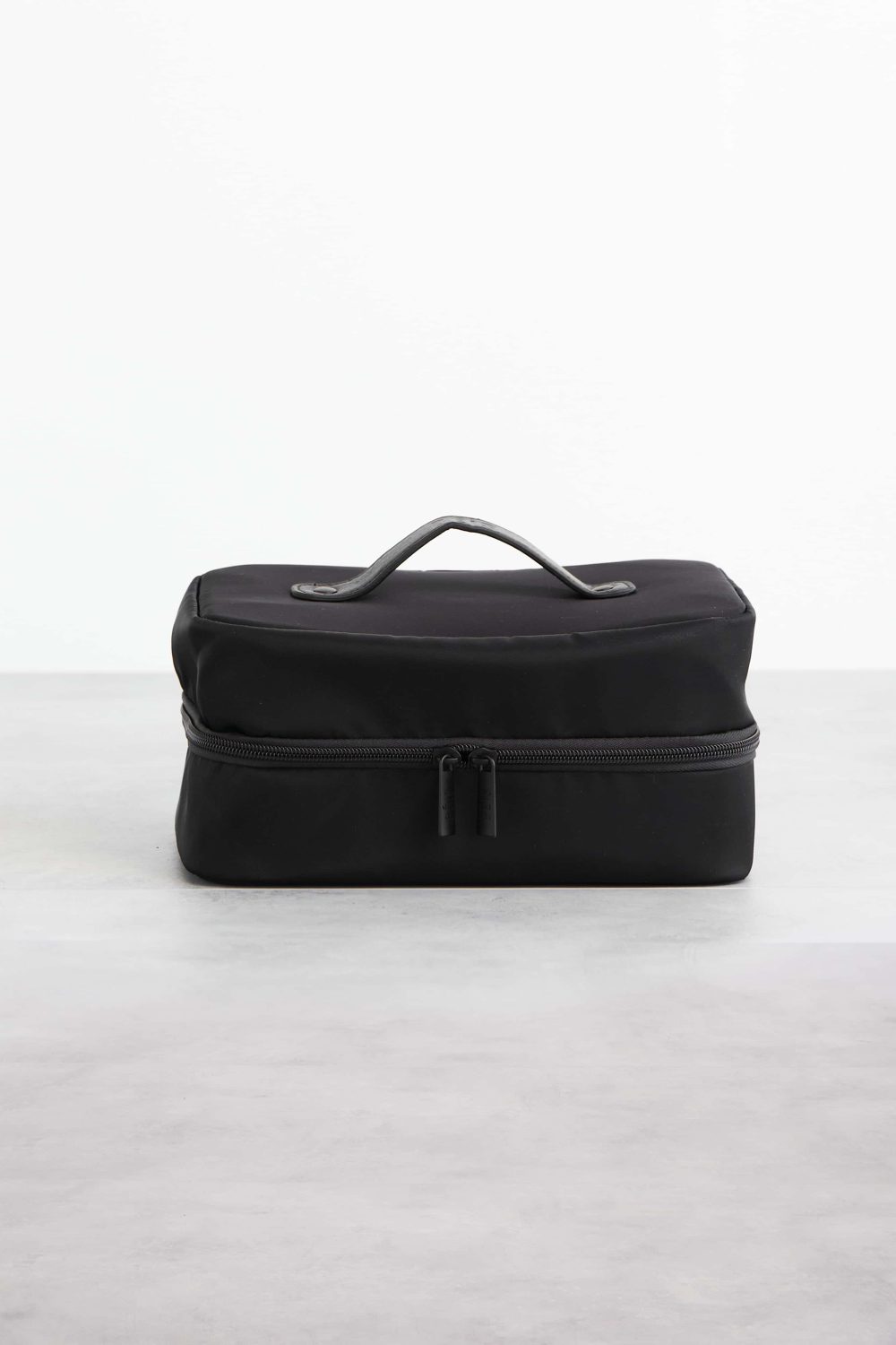 The Hanging Cosmetic Case in Black - Image 8