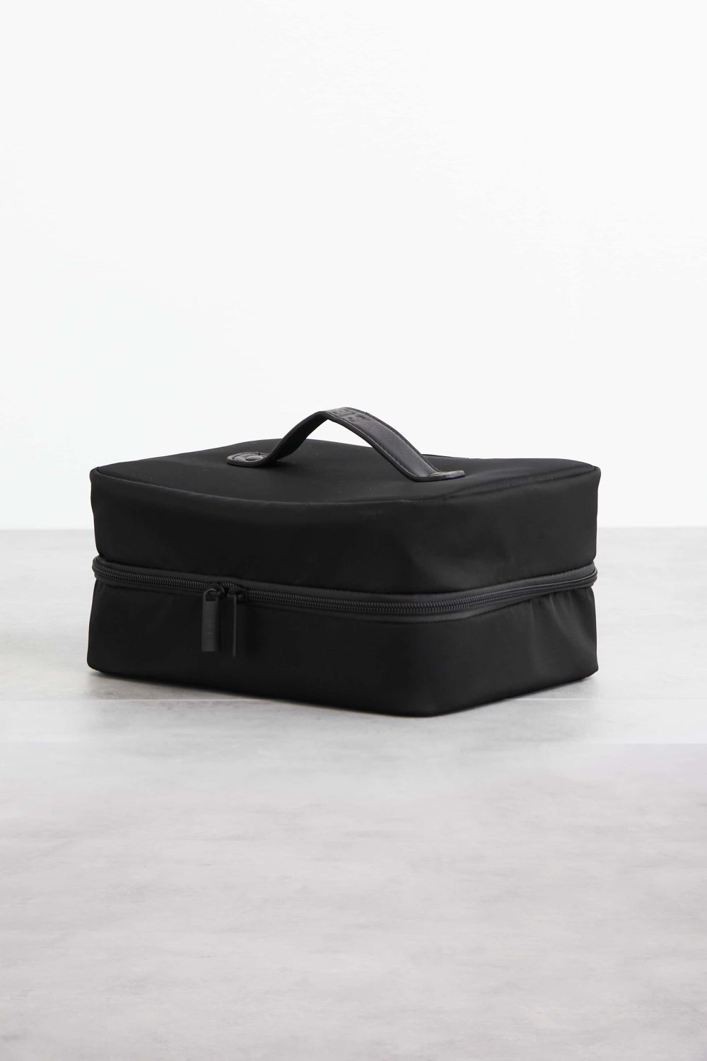 The Hanging Cosmetic Case in Black - Image 2