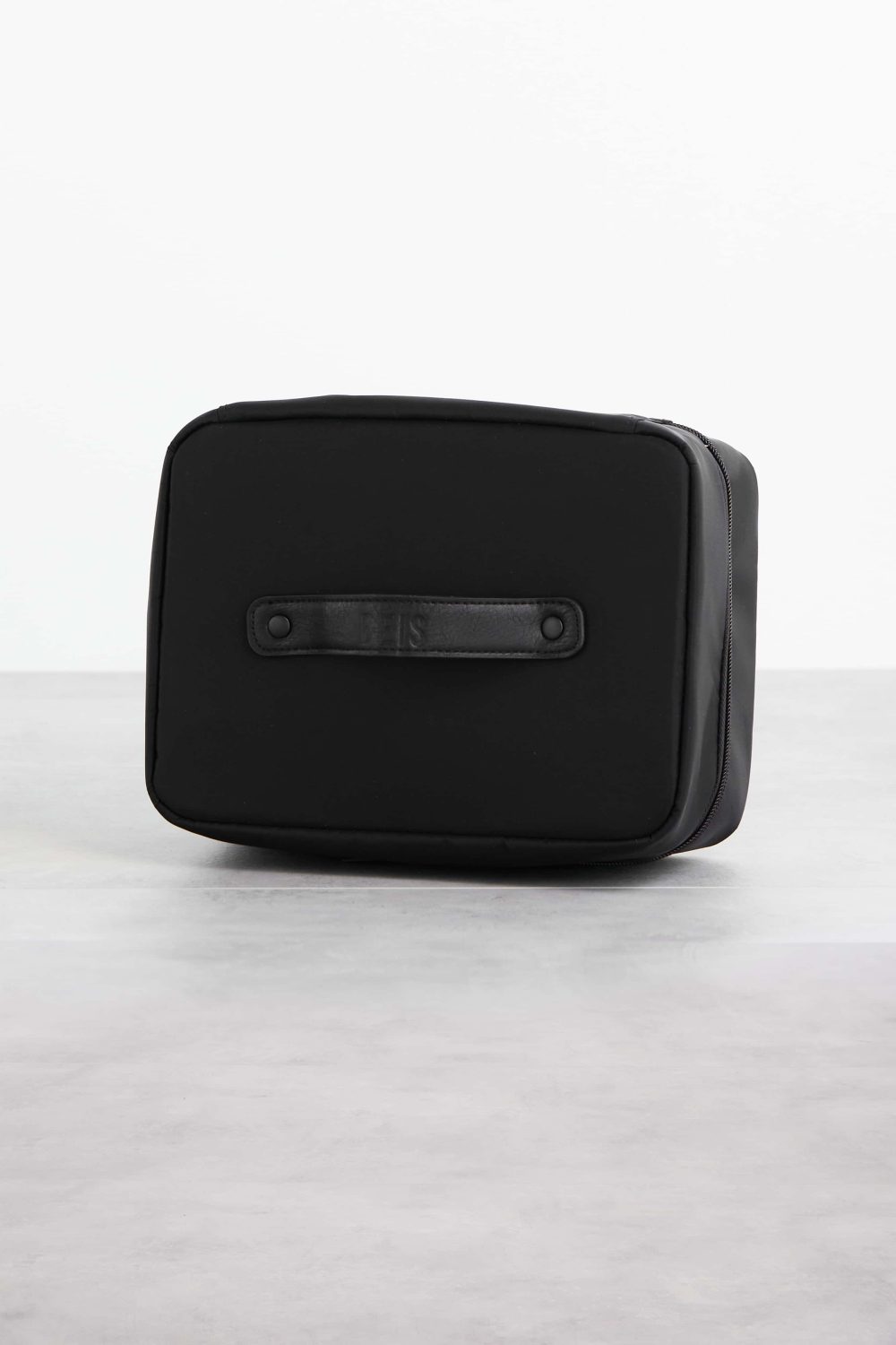 The Hanging Cosmetic Case in Black - Image 3