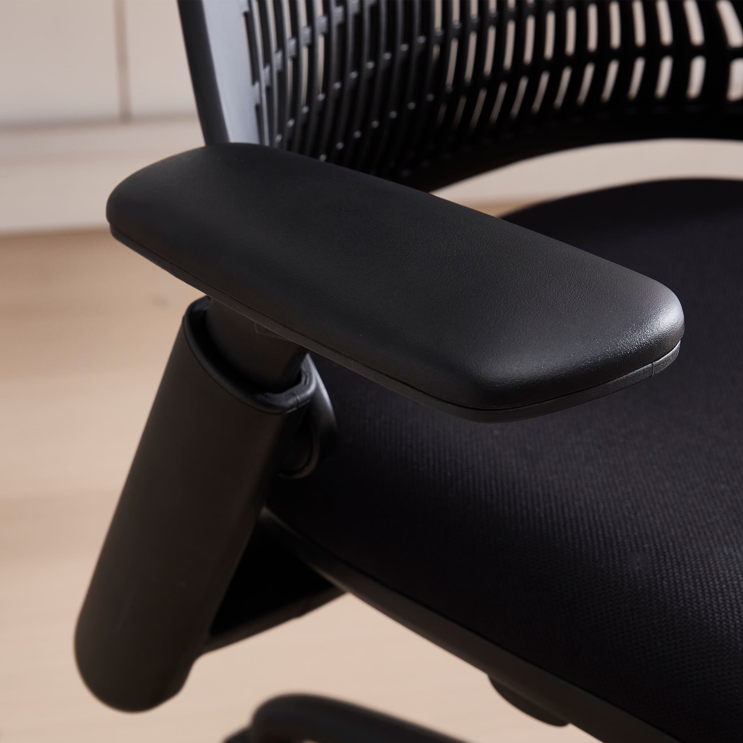 ROCITY_Adjustable_Office_Chair_with_Wheels_Headrest_-_4789OC_2.jpg